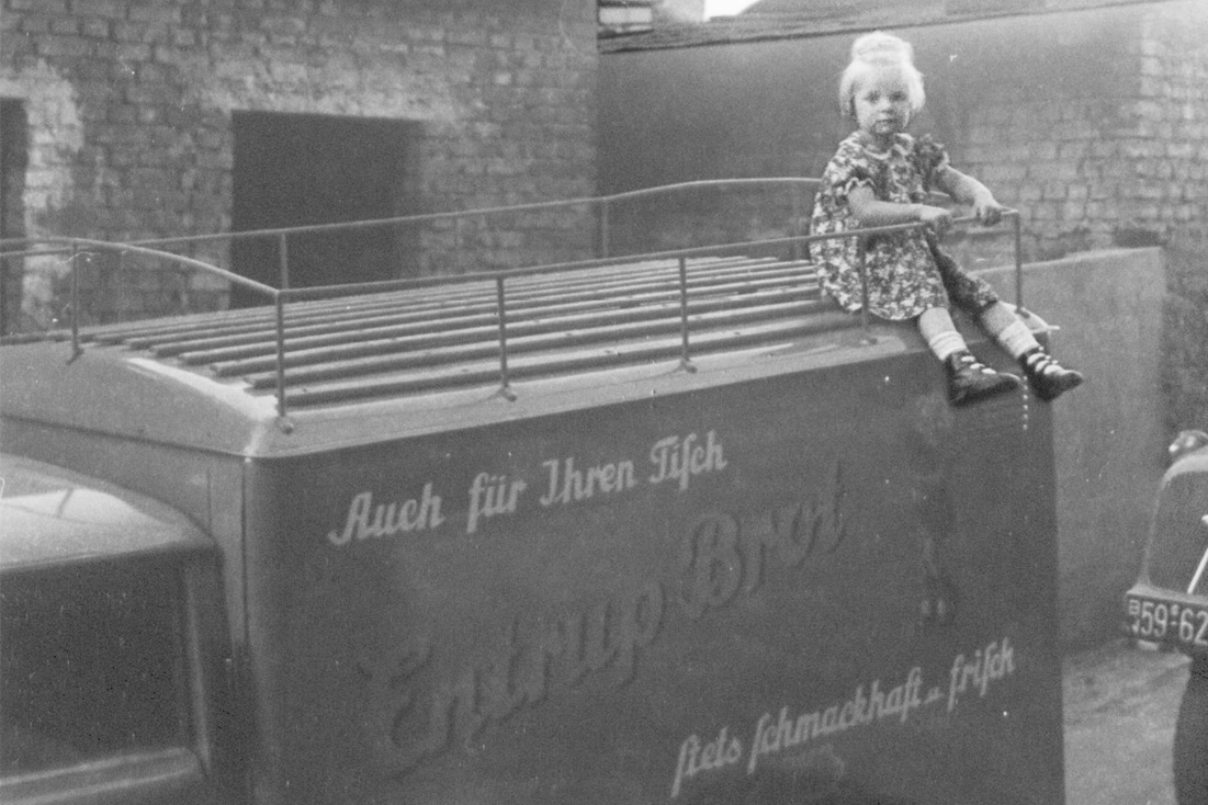 High up even as a child! Doris Entrup on a delivery vehicle of the parental bread factory around 1950.